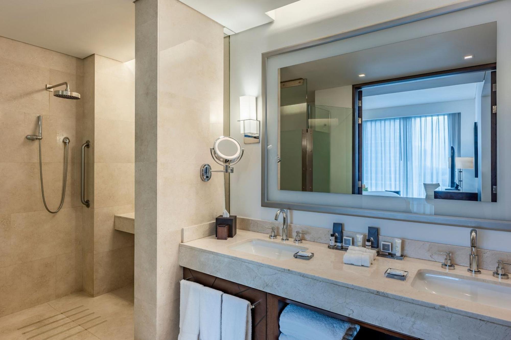 Executive lounge access, 1 Bedroom Presidential Suite,1624751942:JPEG