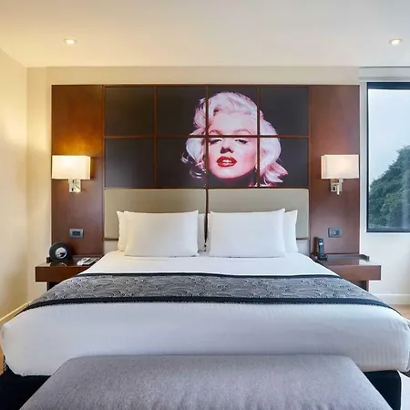 Hotel Celebrities Suites-2